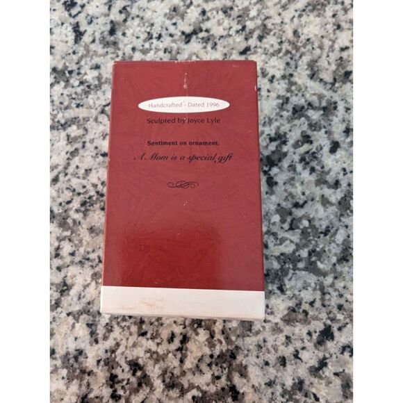 Vintage Hallmark Keepsake Ornament 1996 A Mom Is A Special Gift Penguin - Picture 3 of 3